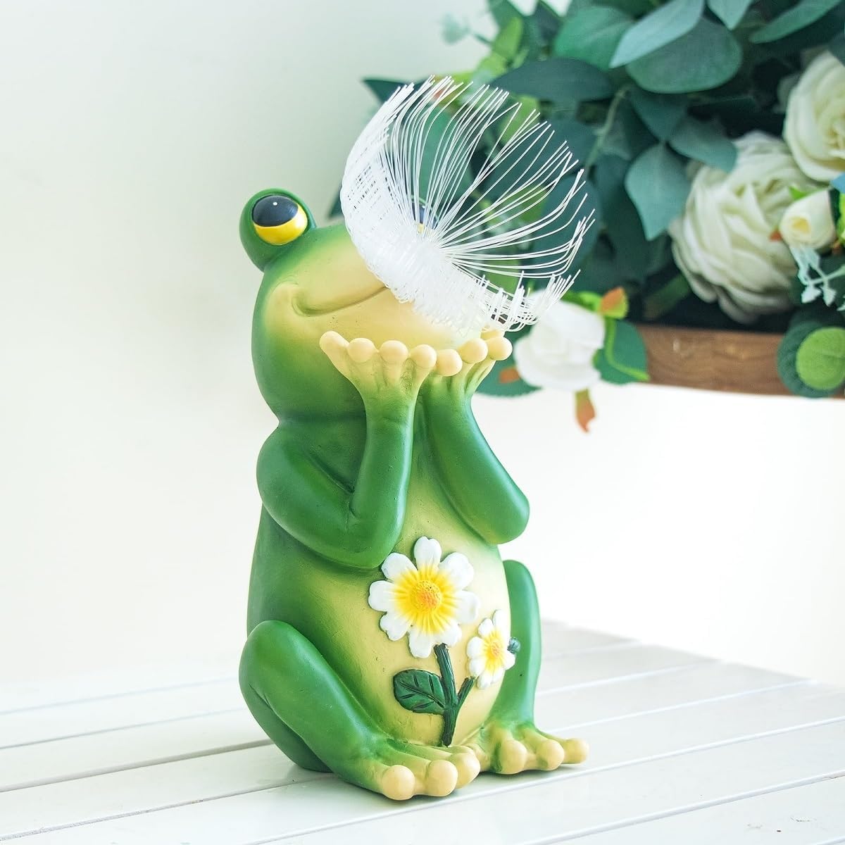 FREECUBE Solar Garden Statue, Frog Garden Decor Figurine Lights for Outside Waterproof Outdoor Yard Decorations Pation Light,Housewarming Gift for Patio,Lawn,Yard