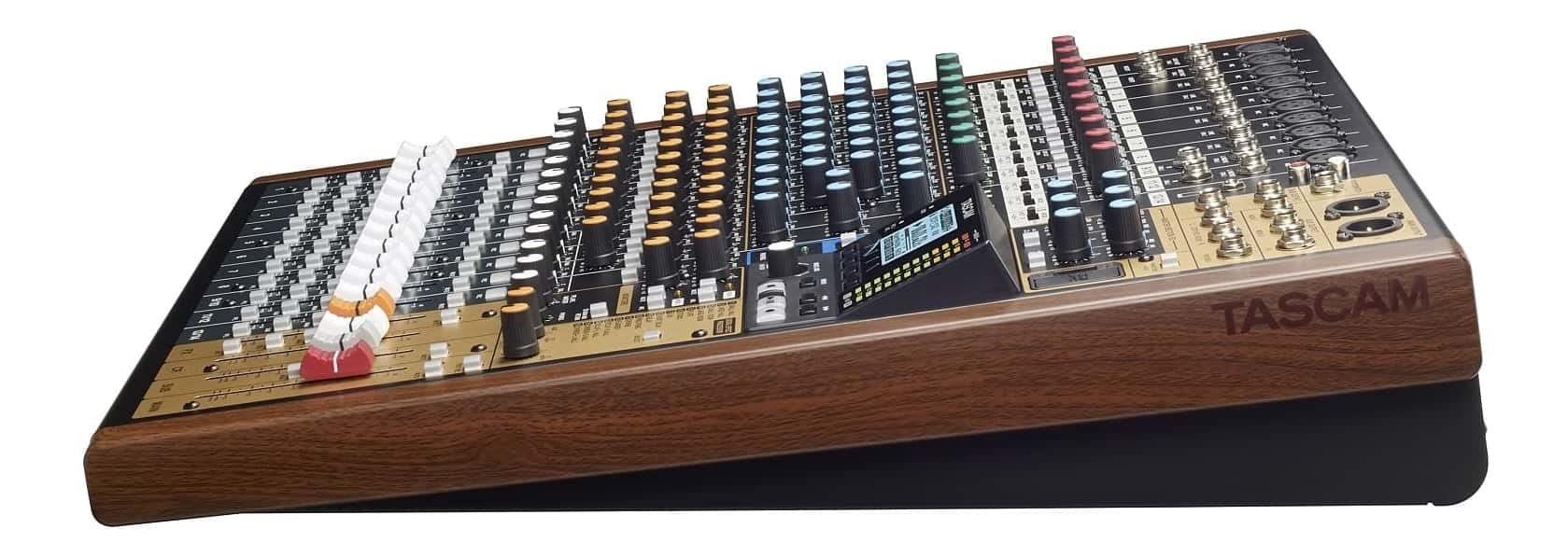 TASCAM Estudio de mezcla todo en uno modelo 16