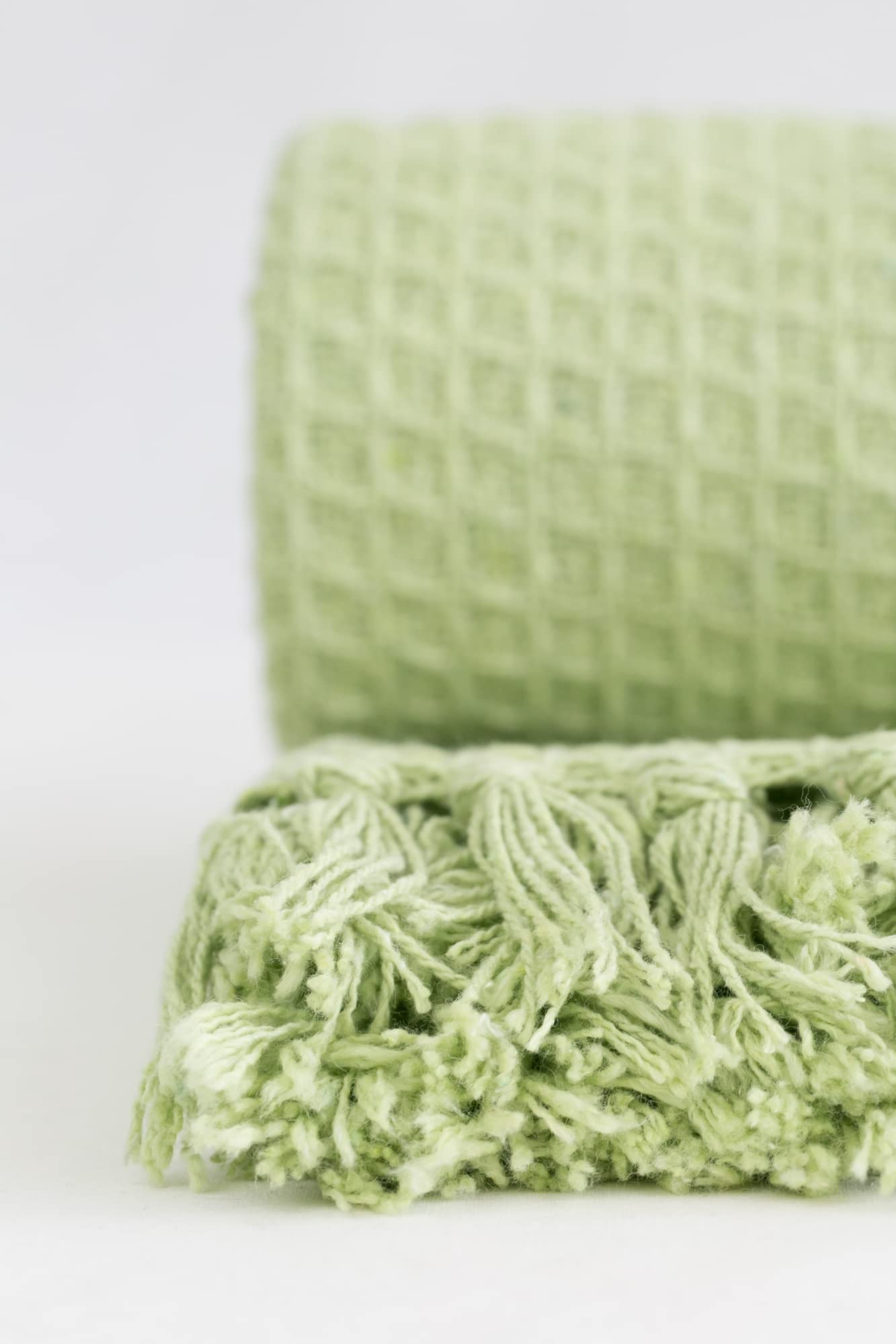 Emma Barclay Manta para sillón y sofá Honeycomb, algodón reciclado, lisa, textura gofrada, en verde pistacho, 70 x 100 (177 x 254 cm)