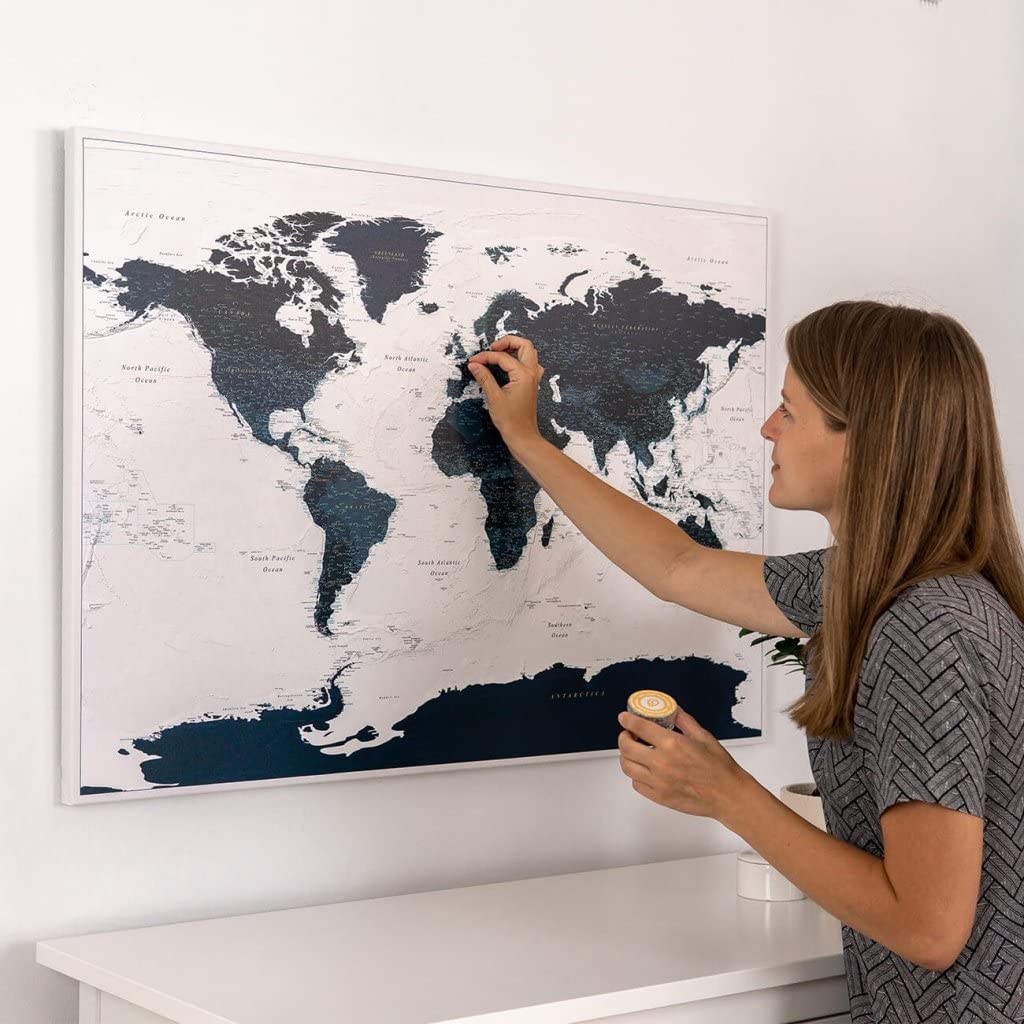 Trip map - Weltkarte Wand - Leinwand Weltkarte Pinnwand mit Pins - Kork Zum Markieren - Kunstdruck auf Echtholz Keilrahmen - 3 Größen zur Auswahl - Meerblau