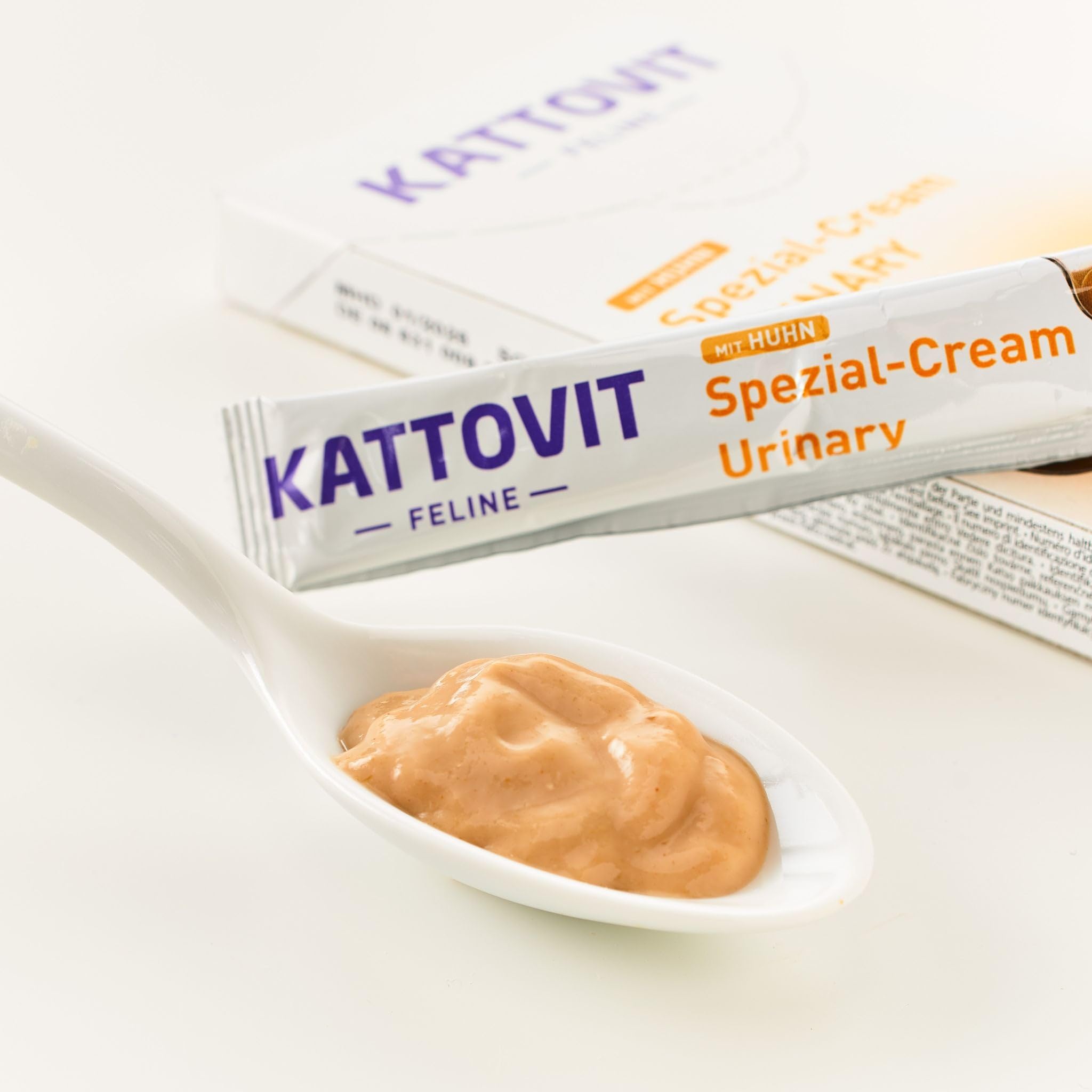 KATTOVIT - Crema urinaria per gatti | Snack dietetico per gatti arricchito da solfato di calcio, riduzione del magnesio. Per gatti adulti | Snack per gatti con pratica porzionamento | 11 x 6 x 15 ml