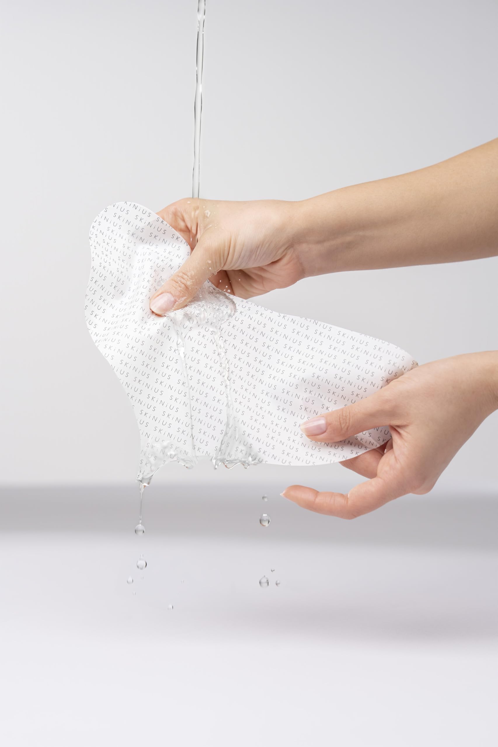 Skinius LIFTNES Patches Riutilizzabili per Collo e Décolleté con Pochette Waterproof - Patch in Silicone Morbidi ed Ergonomici - Wearable Beauty Anti-Spreco - Riutilizzabili