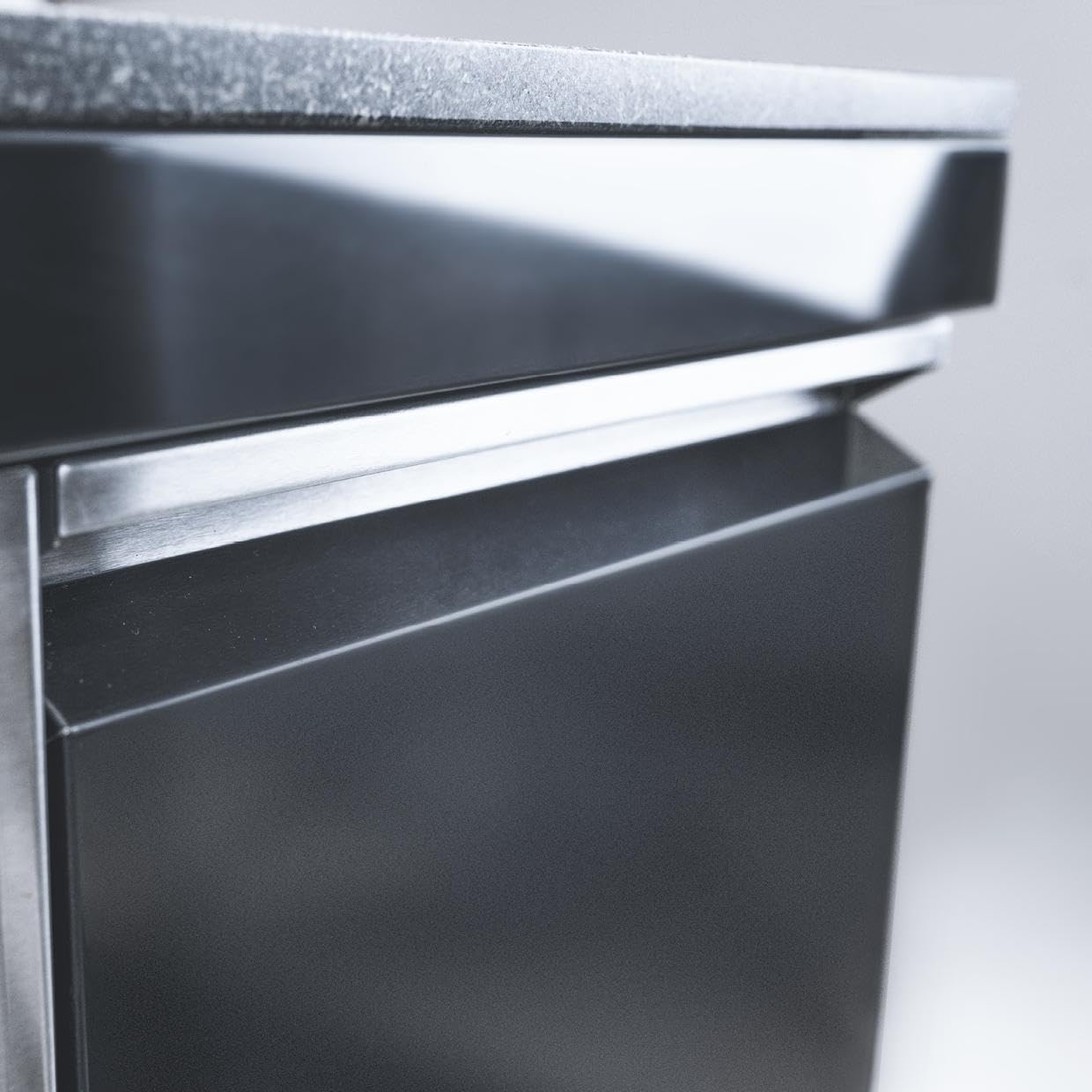 GORILLER® Blackback S10 grill gazowy z dodatkową powierzchnią roboczą i miejscem do przechowywania, stal nierdzewna, czarny