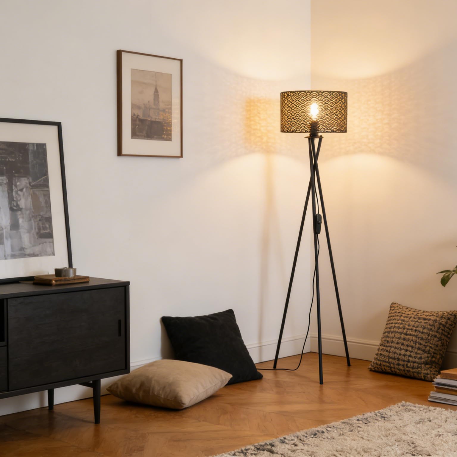 LED Stehlampe Vintage, Dreibein Stehleuchte mit Dimmbarem Schalter, Retro Standlampe mit E27 Lampenfassung Metall-Rautenmuster Schirm