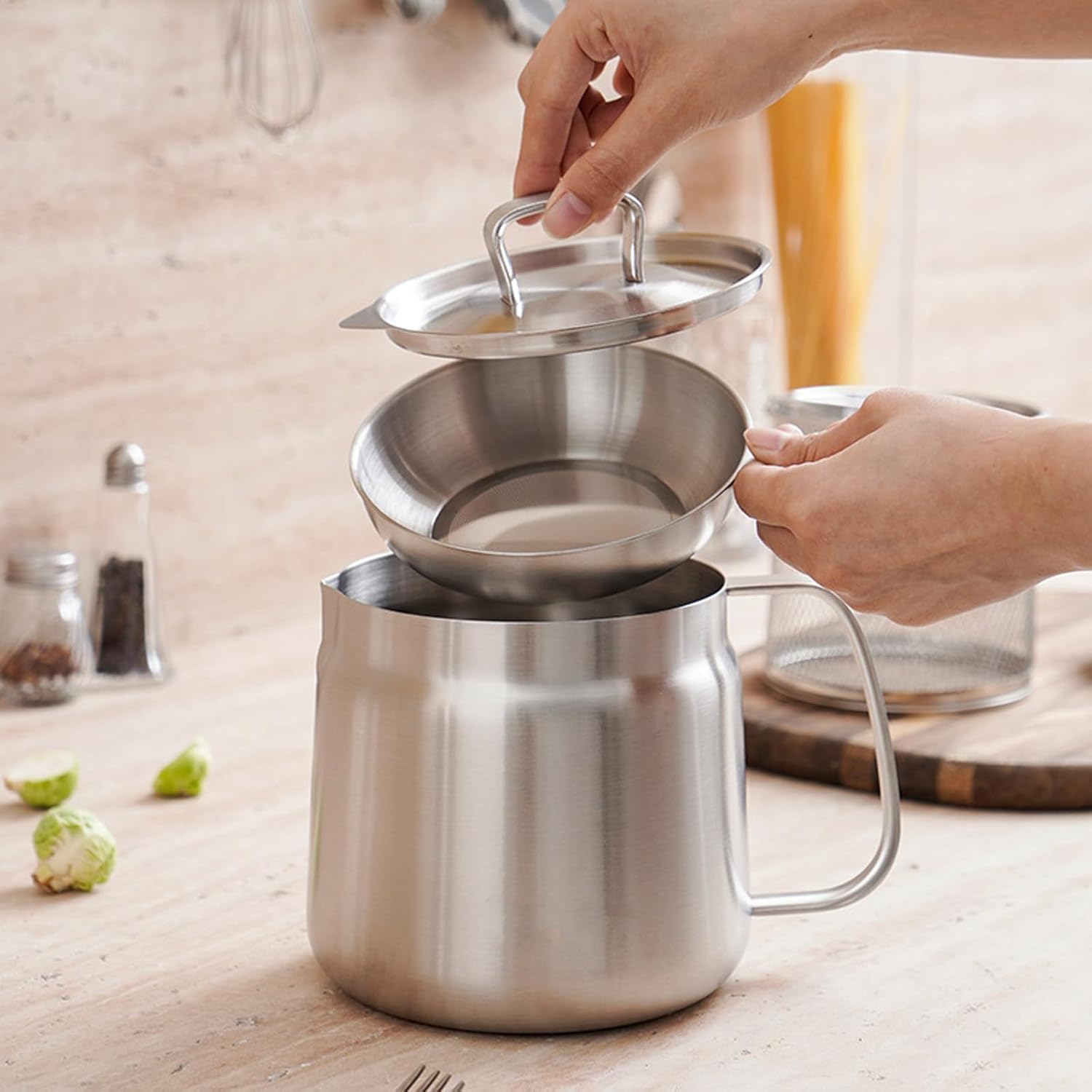 Stainless Steel Fryer with Basket, Lid, 50/68oz Large Capacity 2 in 1 Oil Strainer Pot, Large Capacity Versatile Oil Filter Pot Vessel (2L / 68oz)