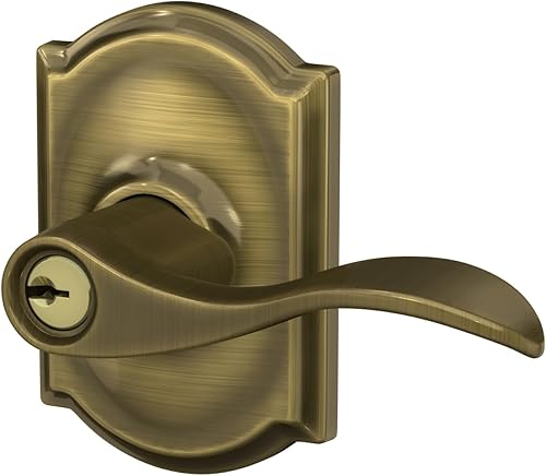 Miniatura 9 de SCHLAGE - Manija Accent con cerradura que se abre con llave y moldura Camelot en latón antiguo - F51A ACC 609 CAM