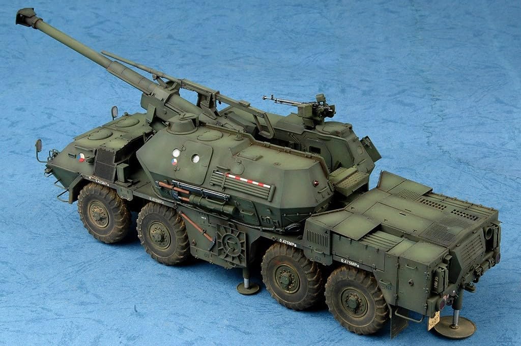 Hobby Boss 152mm ShkH Dana vz.77 Vehicle Model Building Kit