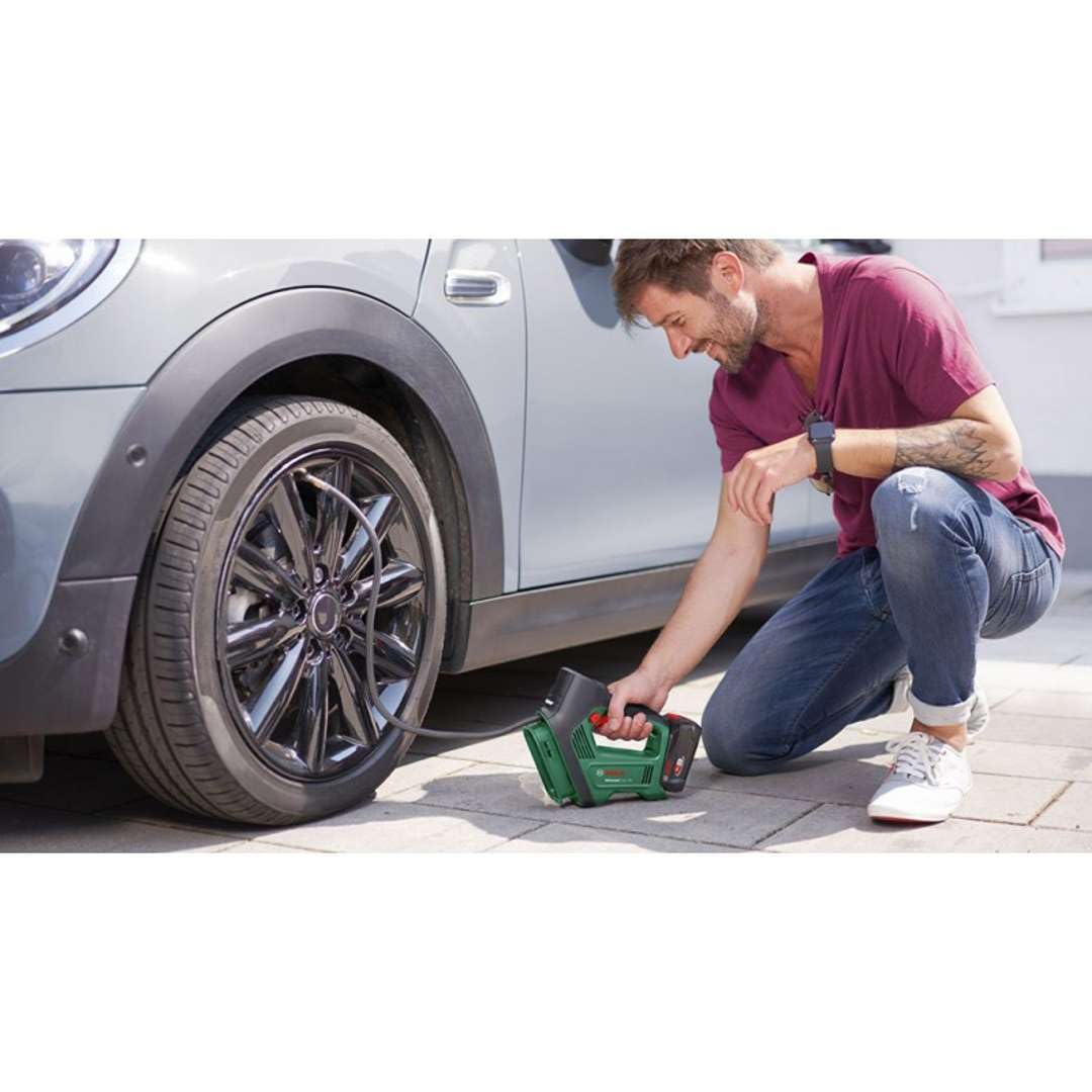 Bosch bomba de aire y compresor de aire eléctrico UniversalPump 18V (sin batería, sistema de 18 voltios, para neumáticos de coche, motocicleta y bicicleta, 150 PSI, 10,3 bar, en caja)