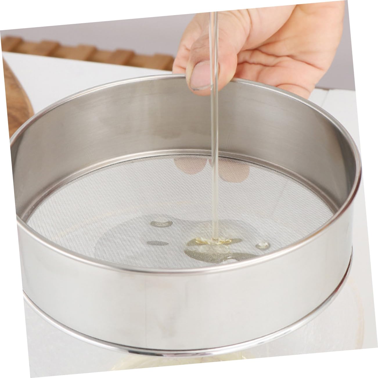 KICHOUSE Stainless Steel Handheld Flour Sifter with Fine Mesh Sieve Round Baking Strainer for Cake Sugar and Confectioners Dusting Essential Kitchen Tool for Fluffy Breads