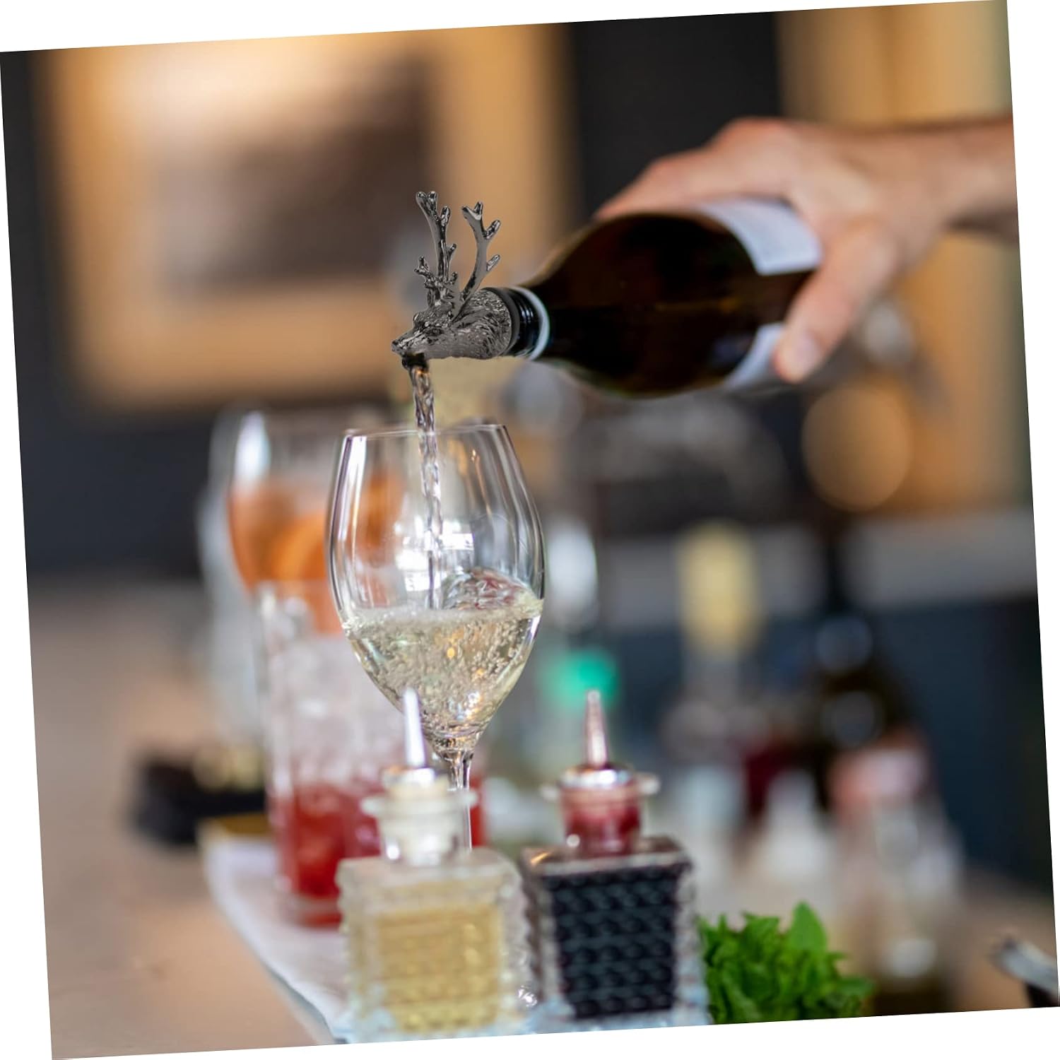 VALICLUD Deer Head Wine Pourer Spout Creative Wine Aerator Chic Bottle Pourer for Home Bar for Entertaining