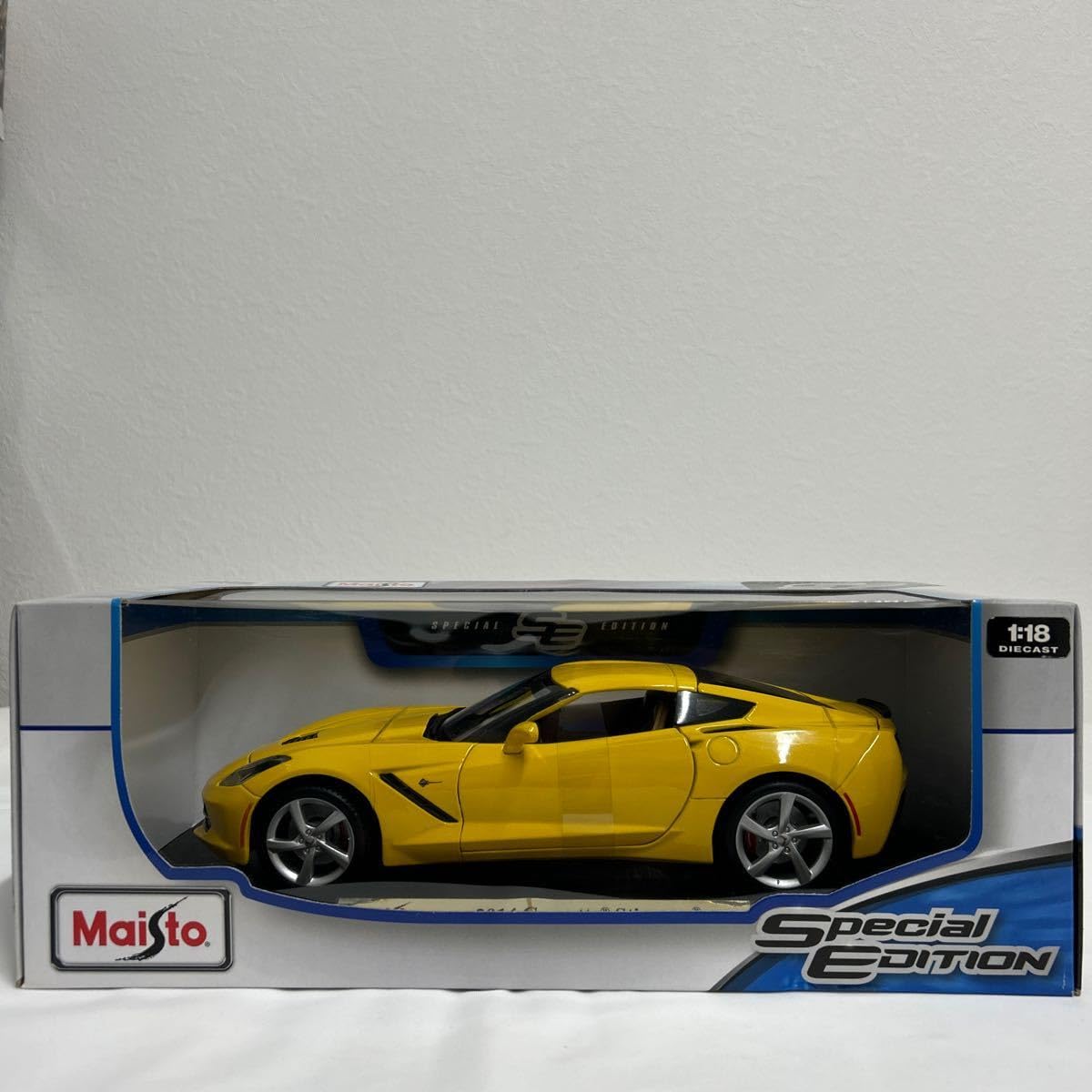Maisto Corvette Stingray コルベットスティングレイ Amazon.com: Maisto 1:18 2014 Corvette Stingray Z51 Diecast