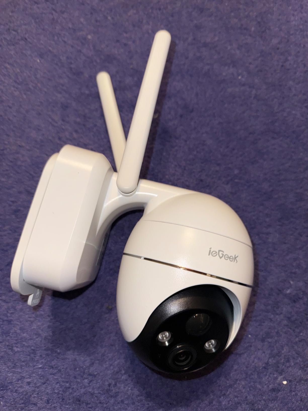 Telecamera Di Sicurezza Esterna IeGeek ZS-GQ4 5MP PTZ Con Inseguimento Automatico E Wi-Fi Dual Band