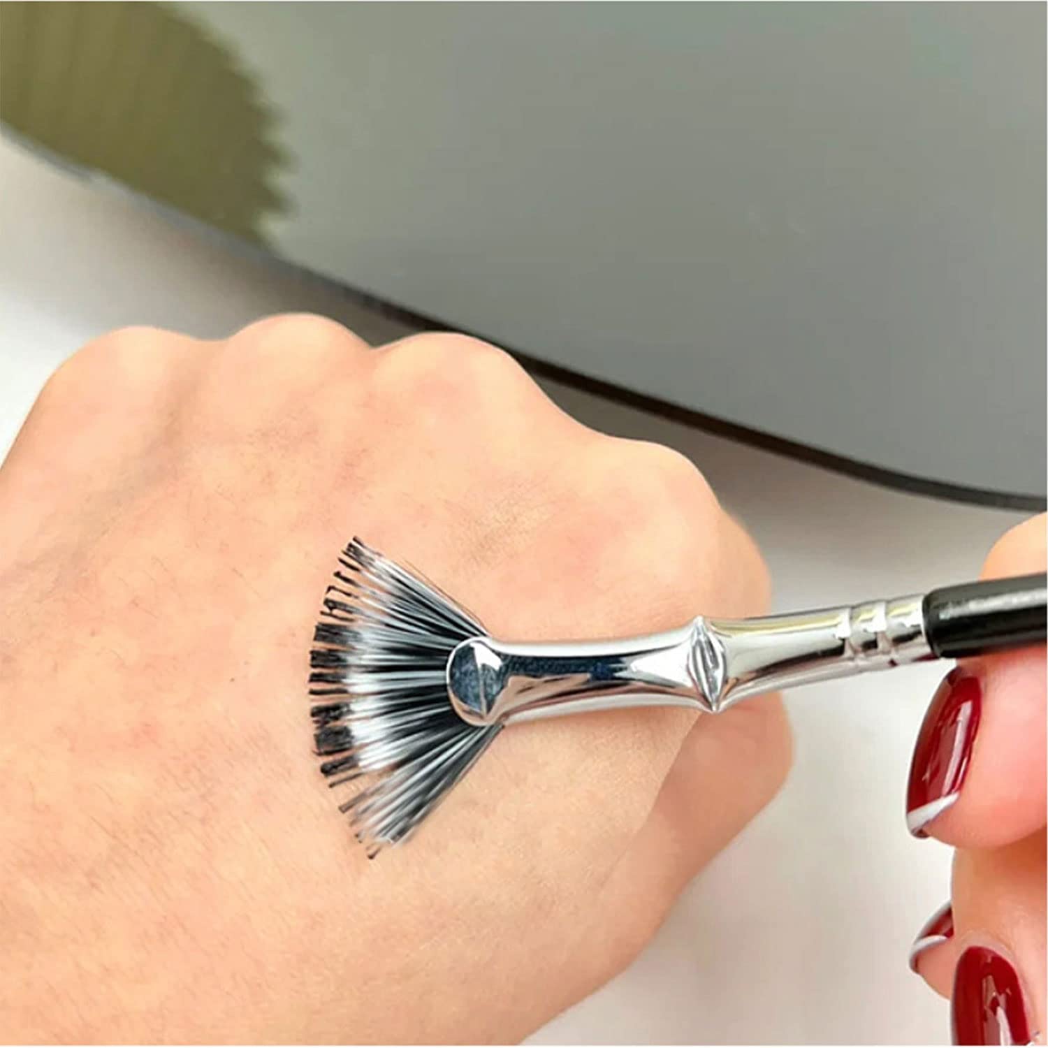 Dolly Fächer-Mascara-Pinsel – Abgewinkelt Für Natürlichen Lift-Effekt