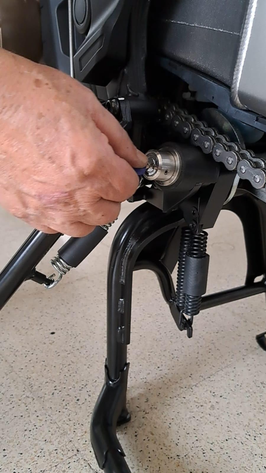 ANTIFURTO MECCANICO BLOCCA CAVALLETTO CENTRALE PER MOTO HONDA AFRICA TWIN IN ACCIAIO INOX E CHIAVE CODIFICATA - BLOCK BRAKE