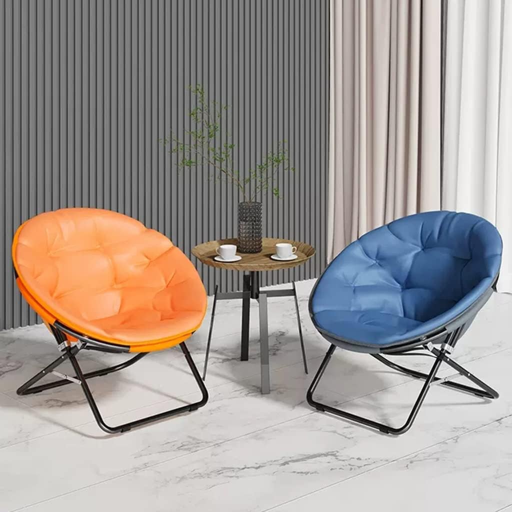 北欧風のポエングチェア。プライウッドの躯体に黒の頑丈なテープ織