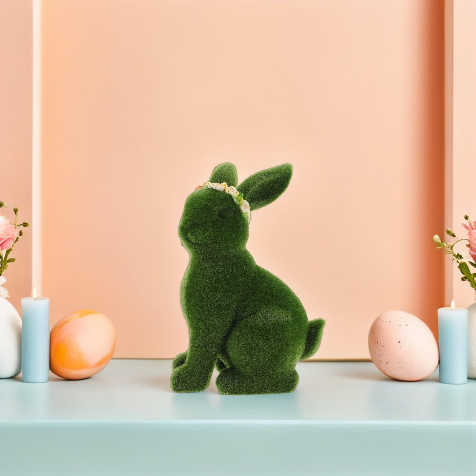 Statua da Giardino Coniglio Floccato Accovacciato per Esterni, Decorazione Pasquale Primaverile Coniglio Morbido, Centrotavola e Oggetto di Scena per Festa di Pasqua