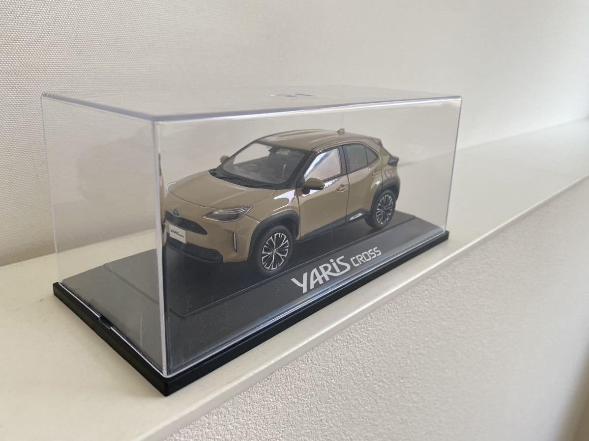 Amazon.co.jp: ヤリスクロス ミニカー 1/30 カラーサンプル 4V6