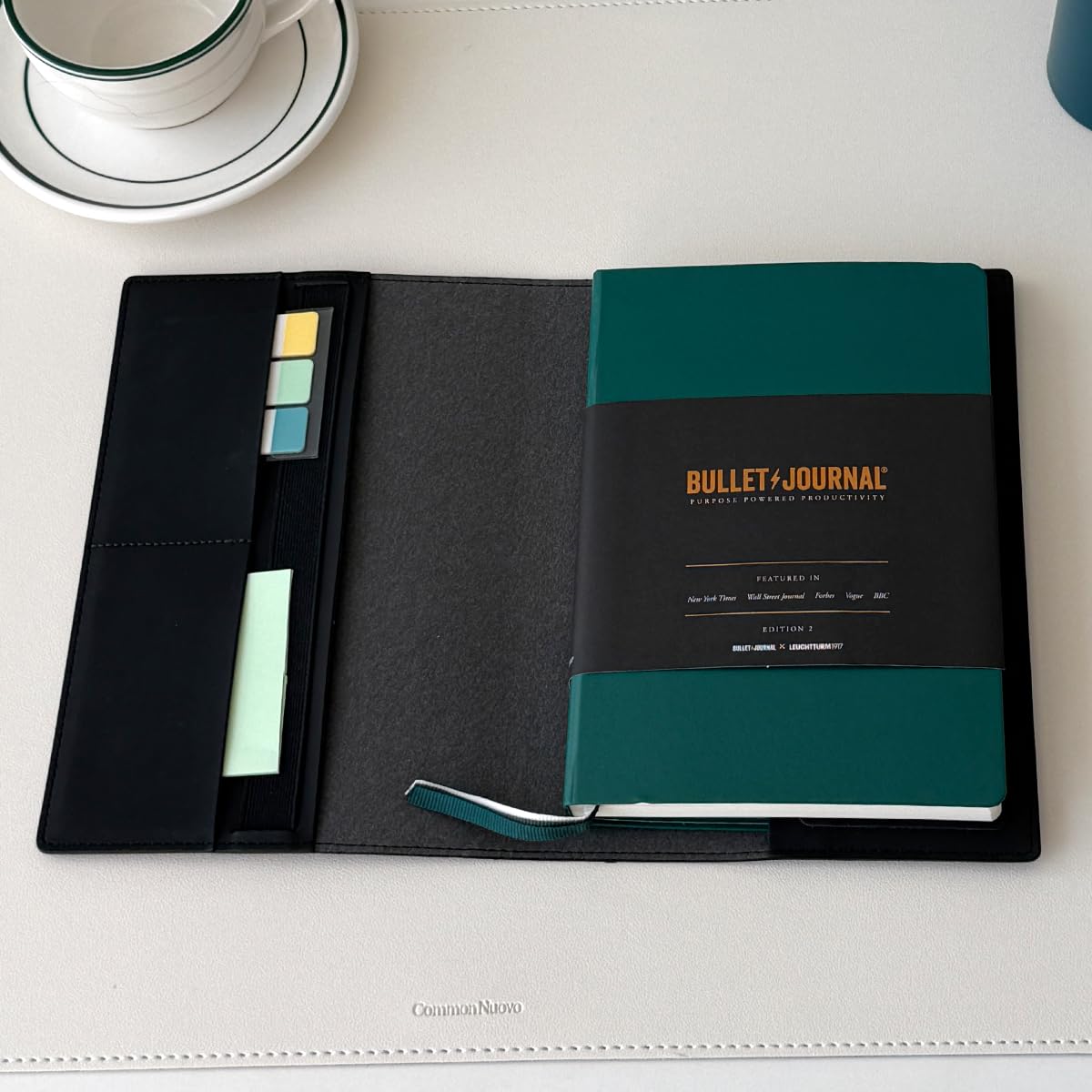Funda para Libro de Cuero Vegano, con 3 Bolsillos y Banda Elástica, Se Adapta a Novelas, Ensayos y Diario A5/B6, Privacidad para Lectura, Color Negro Espresso
