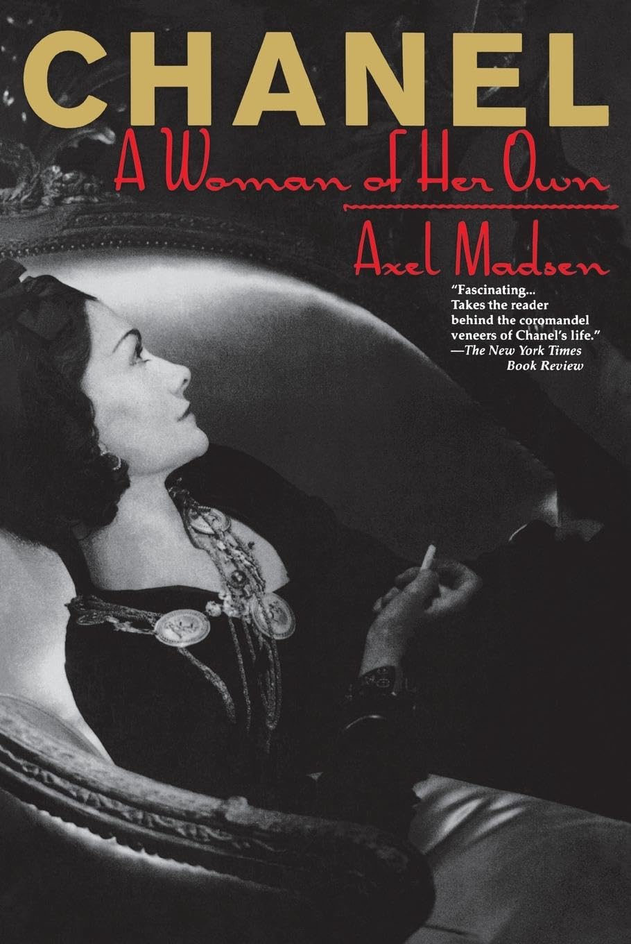 Chanel: A Woman of her Own: Madsen, Axel: 9780805016390: Amazon