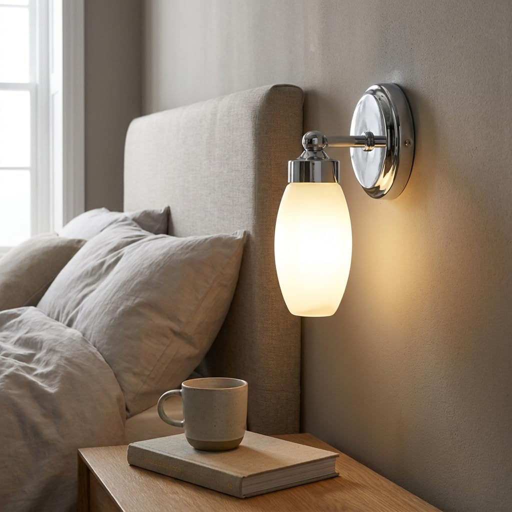 Alpinaluz Aplique de pared para baño con casquillo E14, base metálica cromada y pantalla de cristal blanca mate, diseño elegante y protección IP44 para iluminación suave y uniforme en interiores