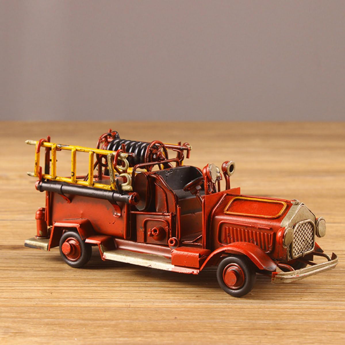 Housoutil Kleiner Feuerwehrauto aus Schmiedeeisen Kreatives Metallhandwerk Rote Dekoration für Zuhause und Sammlerstück im Vintage Stil