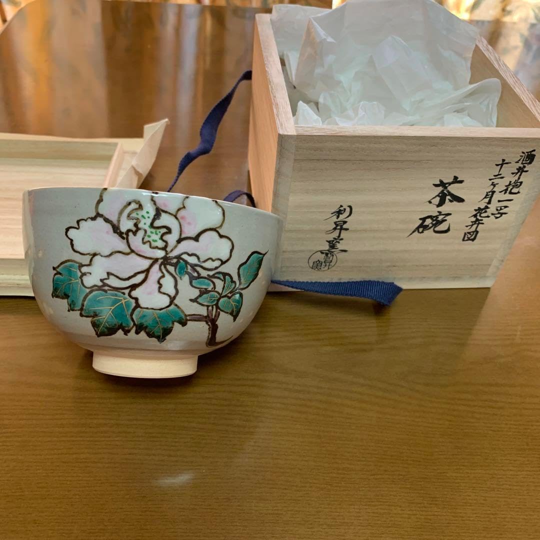 破格 究極の美 蔵から美しいエメラルドの透明な釉薬が掛けられた抹茶