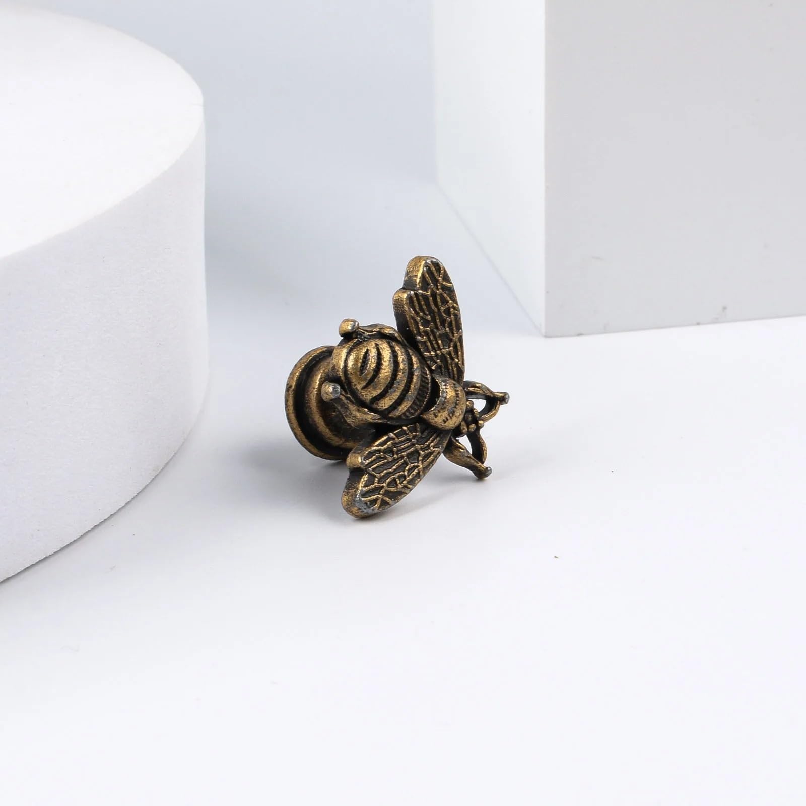Poignée de meuble abeille pour remplacer un bouton de tiroir cassé