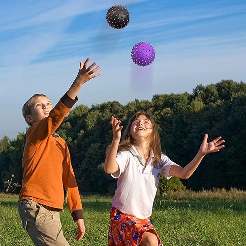 Miniatura 6 de ArtCreativity Pelotas Knobby de dos tonos, juego de 6, juguetes sensoriales antiestrés para niños, bolas sensoriales puntiagudas de 4 pulgadas en