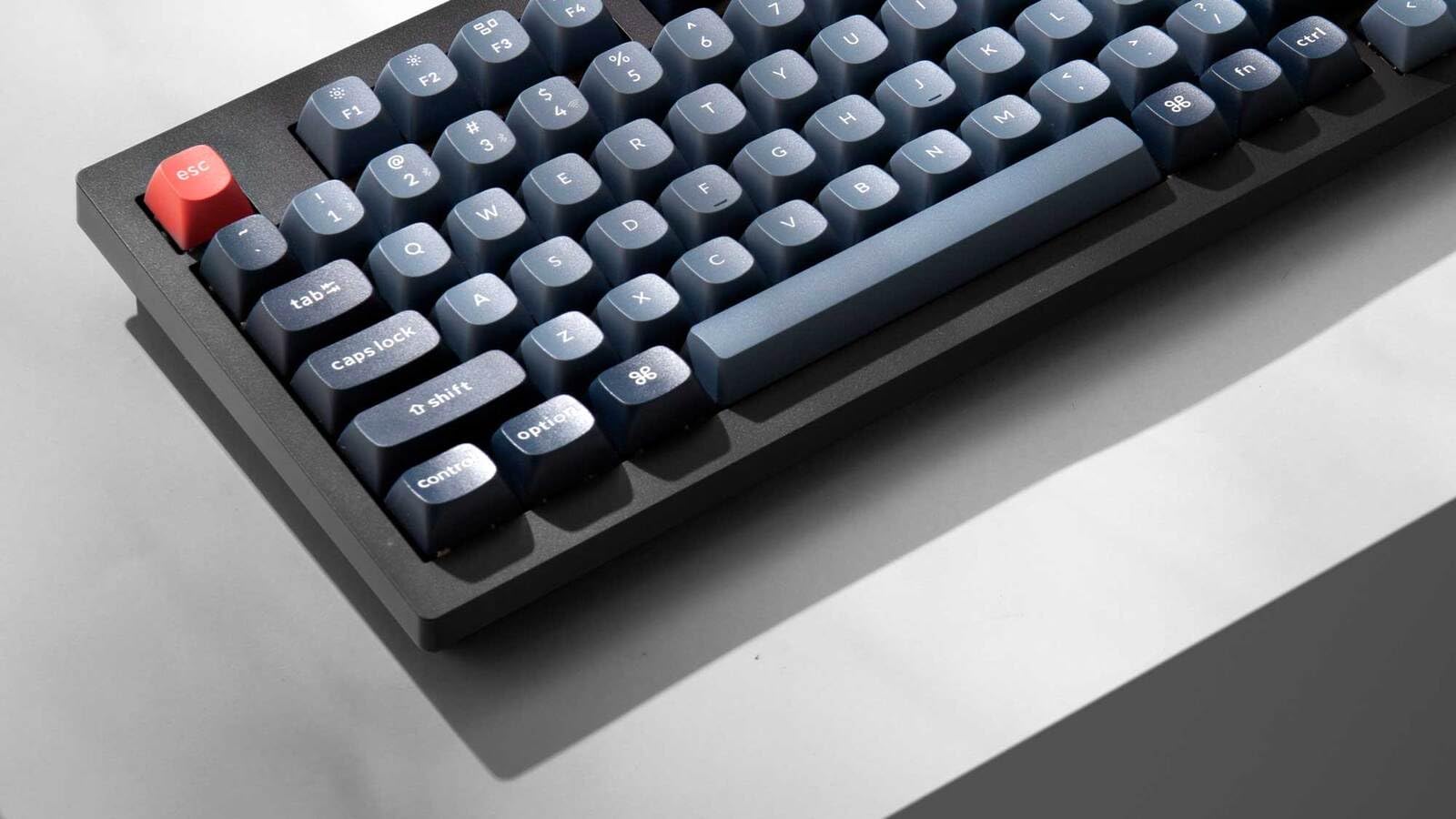 Keychron V5 Max Tastiera Meccanica senza fili con tastierino numerico, layout 96%, QMK/VIA, 2,4 GHz/Bluetooth 5.1/USB, LED RGB, Switch Gateron Jupiter Red hot-swappable per Mac Windows Linux