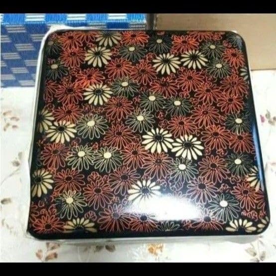 食器・グラス・カトラリー 漆器伝統的な漆器 重箱 3段 赤と黒の花