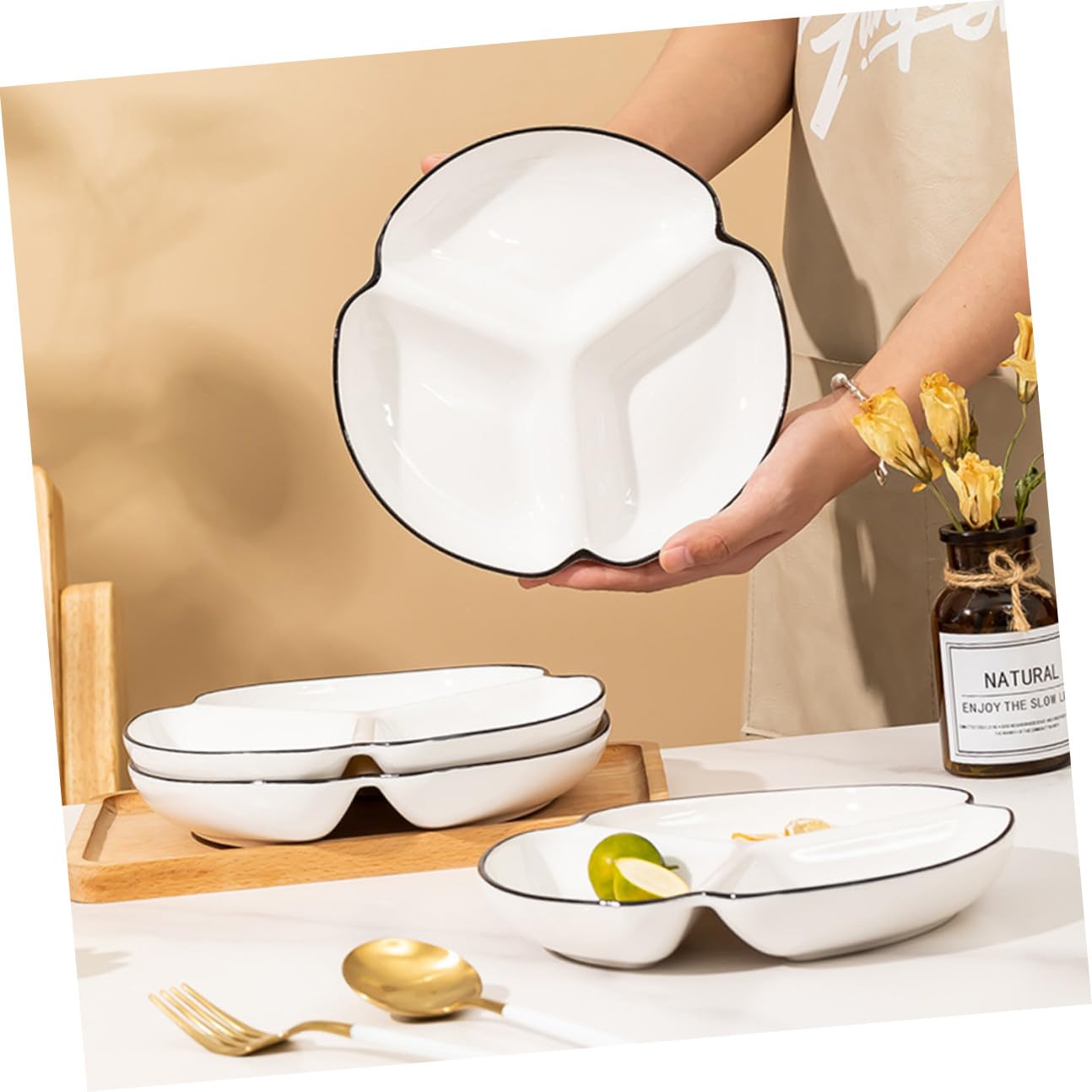 Homoyoyo Piatto in Ceramica Bianco 3 Scomparti per Controllo Porzioni e Facile Pulizia, per Aperitivi e Insalate Durante Feste e Ristoranti