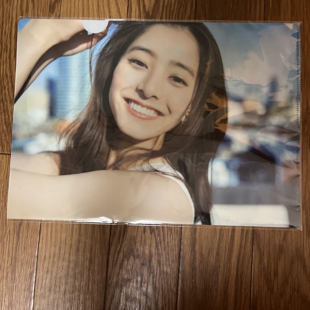 Amazon.co.jp: 新木優子 photo book first. ＋ ファイル 2枚 ホビー