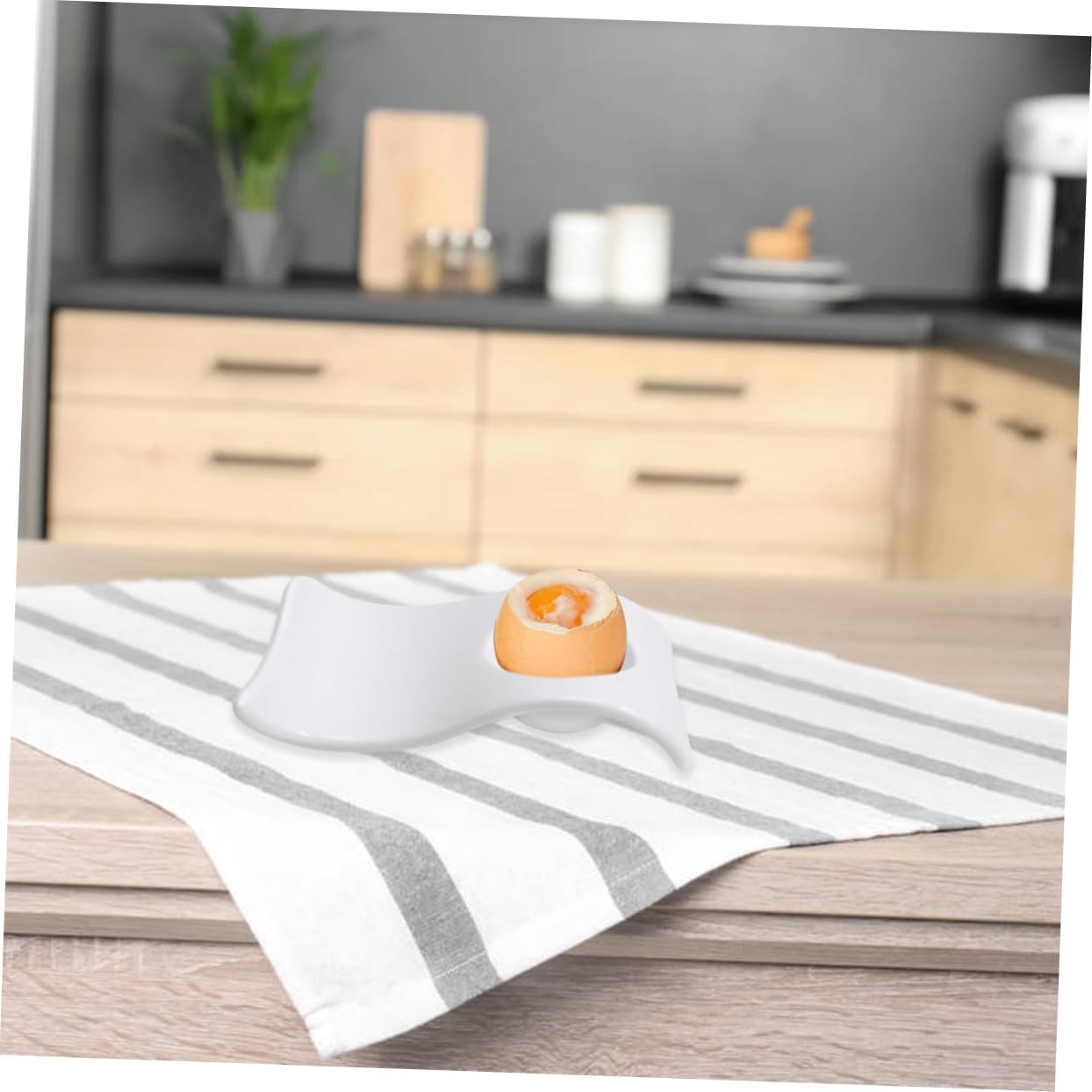 PRETYZOOM 2pcs White Ceramic Egg Cups Wave Type Egg Holders for Home and Restaurant with Beautiful Design and Comfortable Touch for Breakfast and Parties