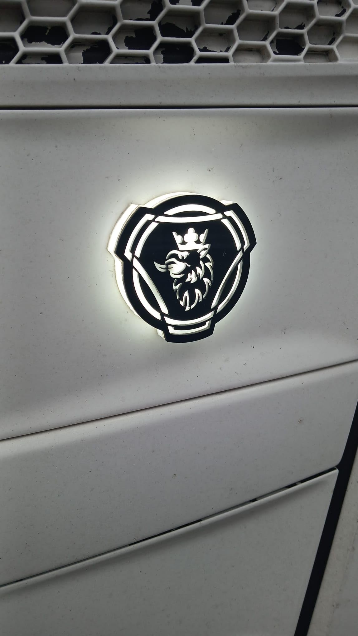 Scania LED Greif Logo - dla osłony przedniej ciężarówki