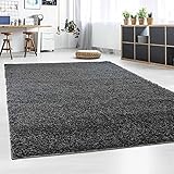 langflor teppich grau 200 x 200 FLAUSCHIG: Der Longflor Teppich von TaraCarpet ist extrem flauschig und soft. Der Läufer ist dadurch nicht nur super angenehm unter den Füßen, sondern eignet sich ebenfalls bei Kleinkindern oder zum Ausruhen auf dem Boden.