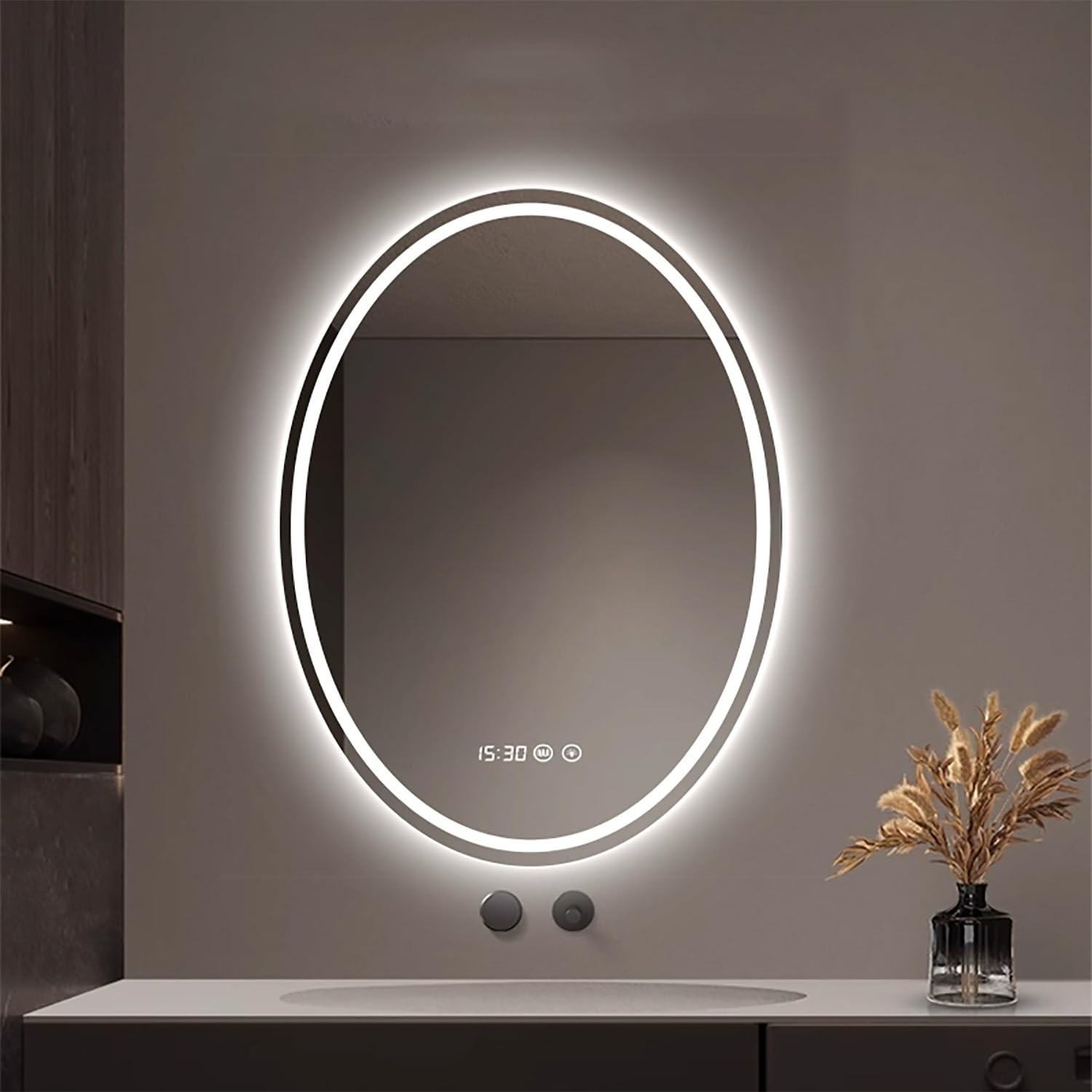 Miroir de maquillage ovale pour une salle de bain lumineuse et moderne
