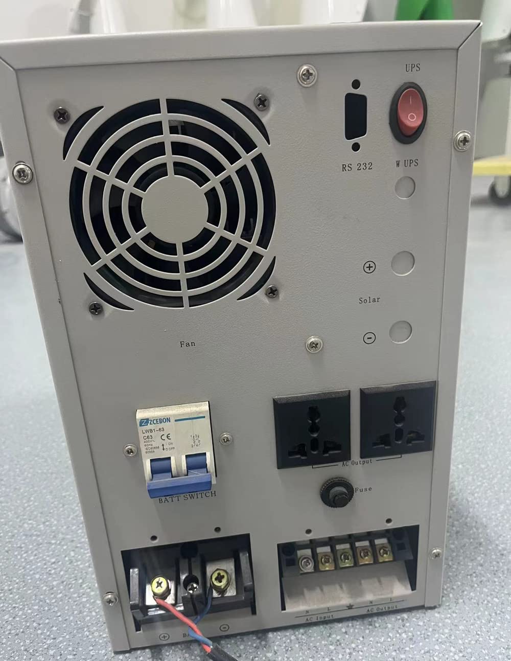 Inverseur Solaire Hybride 4000W / 5KVA 24V 48V 96VDC 220V 230VAC Onduleur à Onde Sinusoïdale Pure MPPT Régulateur de Charge Solaire Schuko, NEMA, DC Connector Inverter Maison
