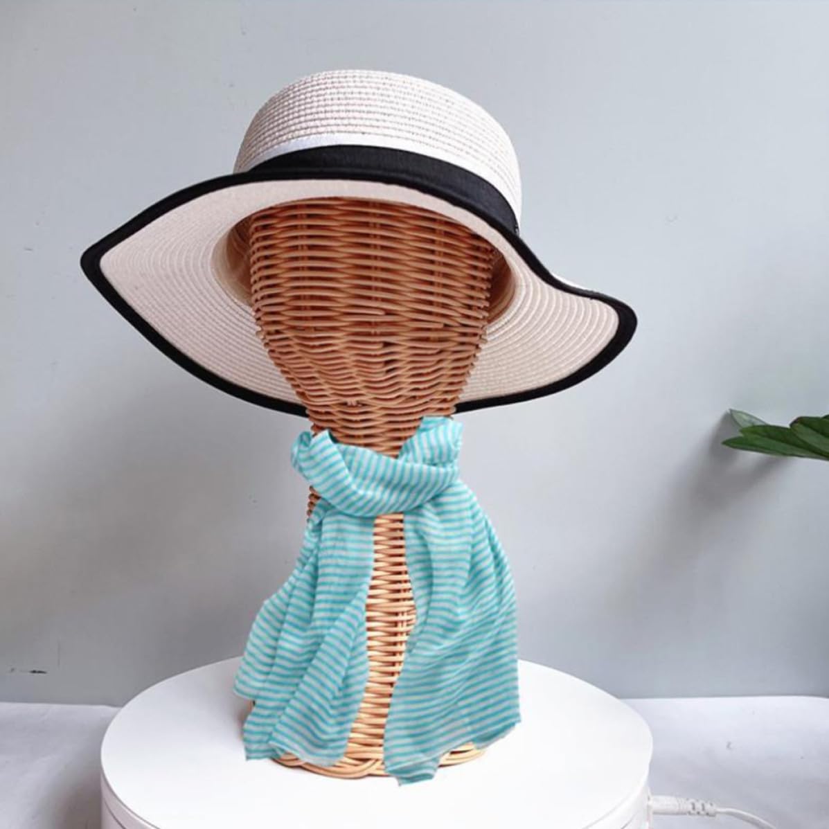 Expositor o Resistente Único Organizar y Hogar para Diseño Gorras de Tejido de Ratán Marrón Construcción Sombreros Tienda