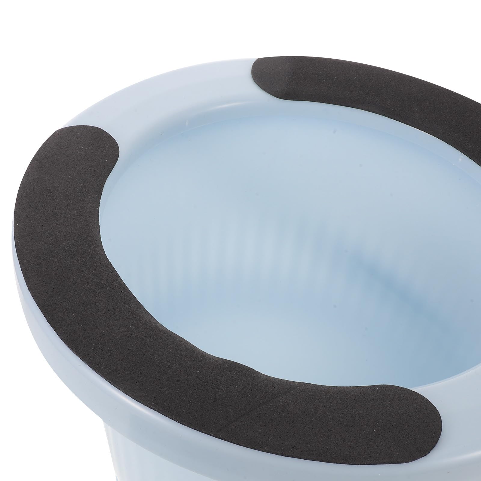 Tragbarer Toiletteneimer mit Deckel aus Kunststoff Auslaufsicherer Urinbehälter für Senioren und Behinderte Unisex Design für Indoor und Familienumgebung Blau