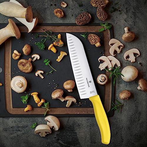 Victorinox Swiss Classic Santokumesser, Messer Asiatischer Art, Extra Scharfe Klinge, Kullenschliff, 17 cm, Rostfreier Stahl, Blister, Gelb – Ansicht 5