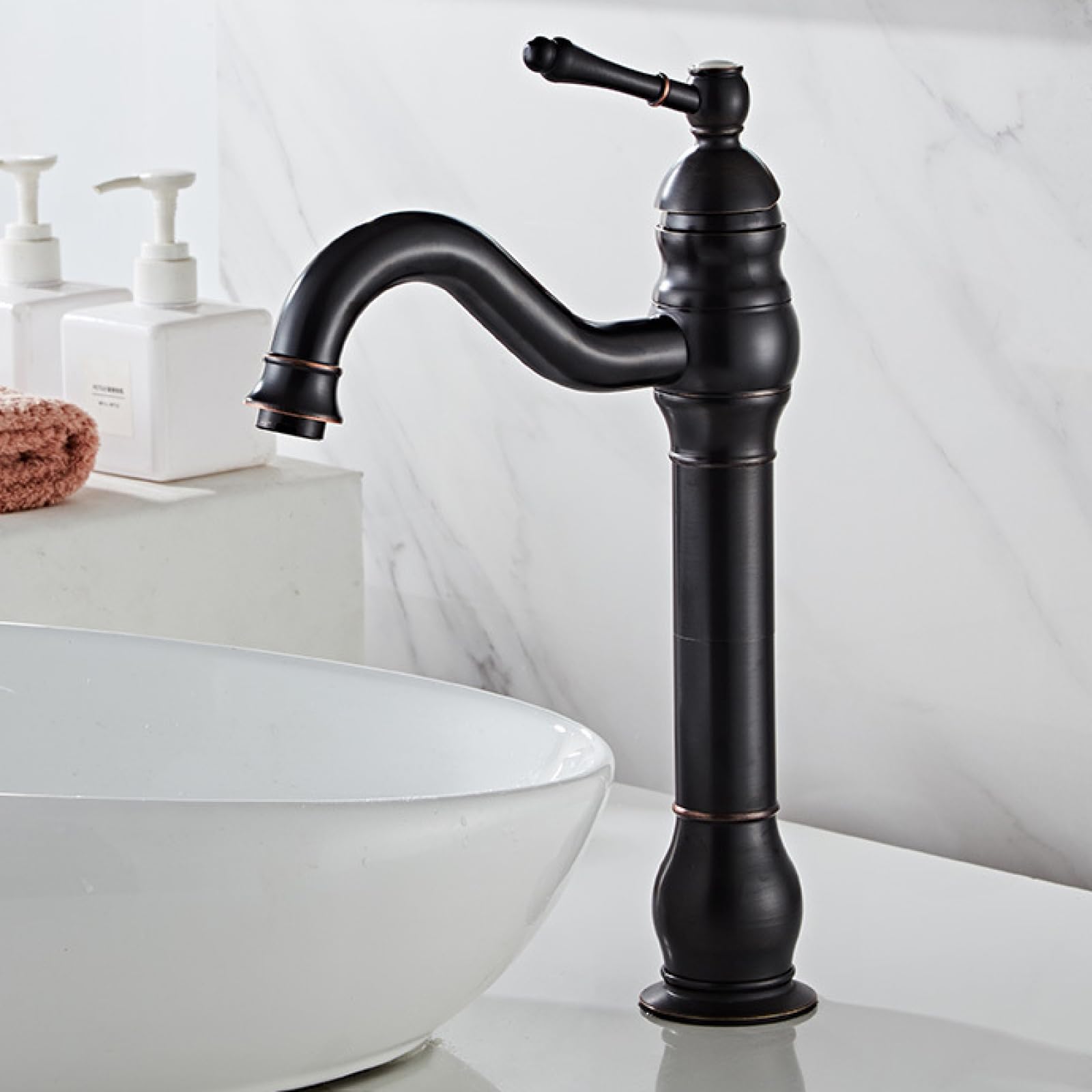 Mitigeur de lavabo laiton vintage pour créer une ambiance rétro et chaleureuse chez soi