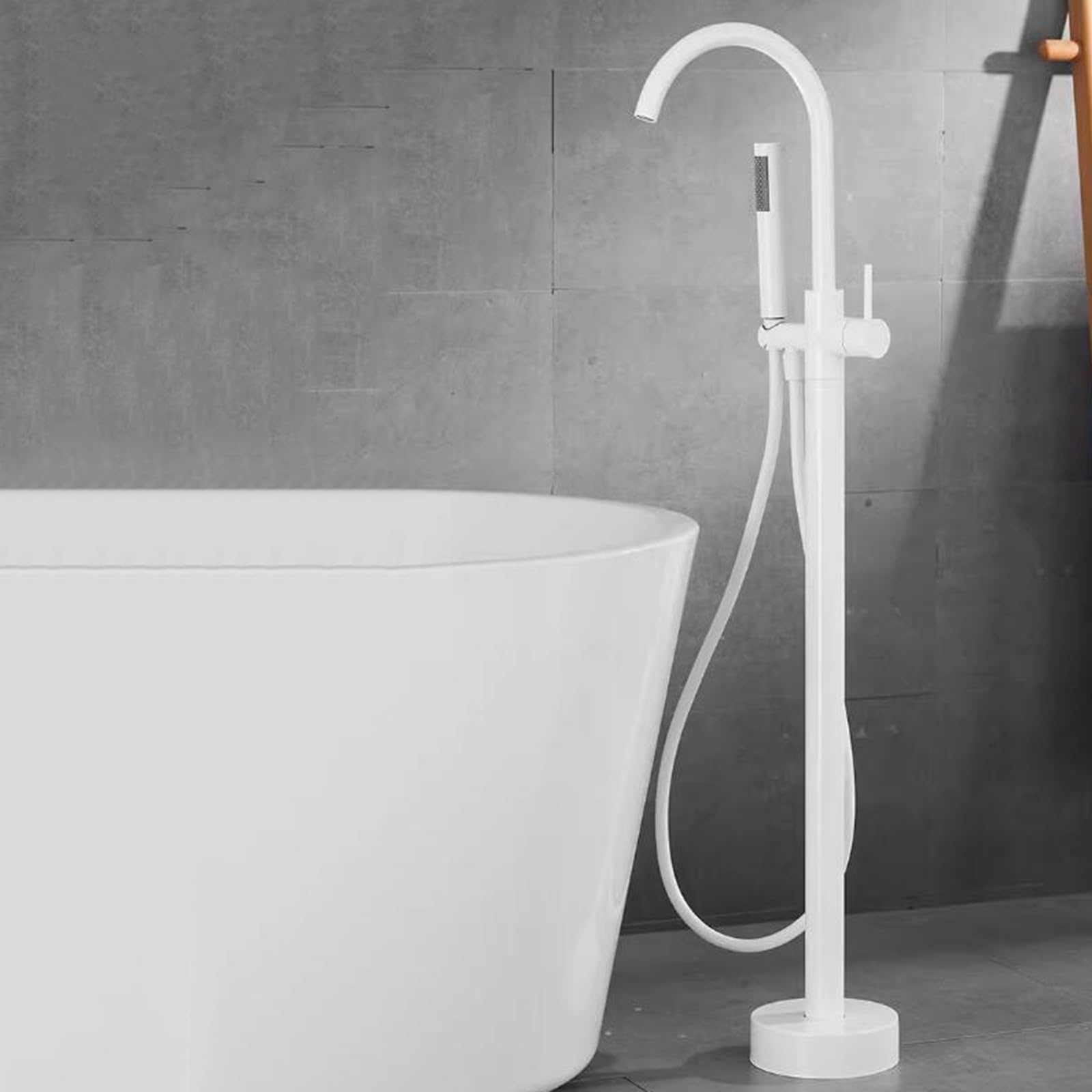 Robinet de baignoire autoportant mitigeur laiton doré sol