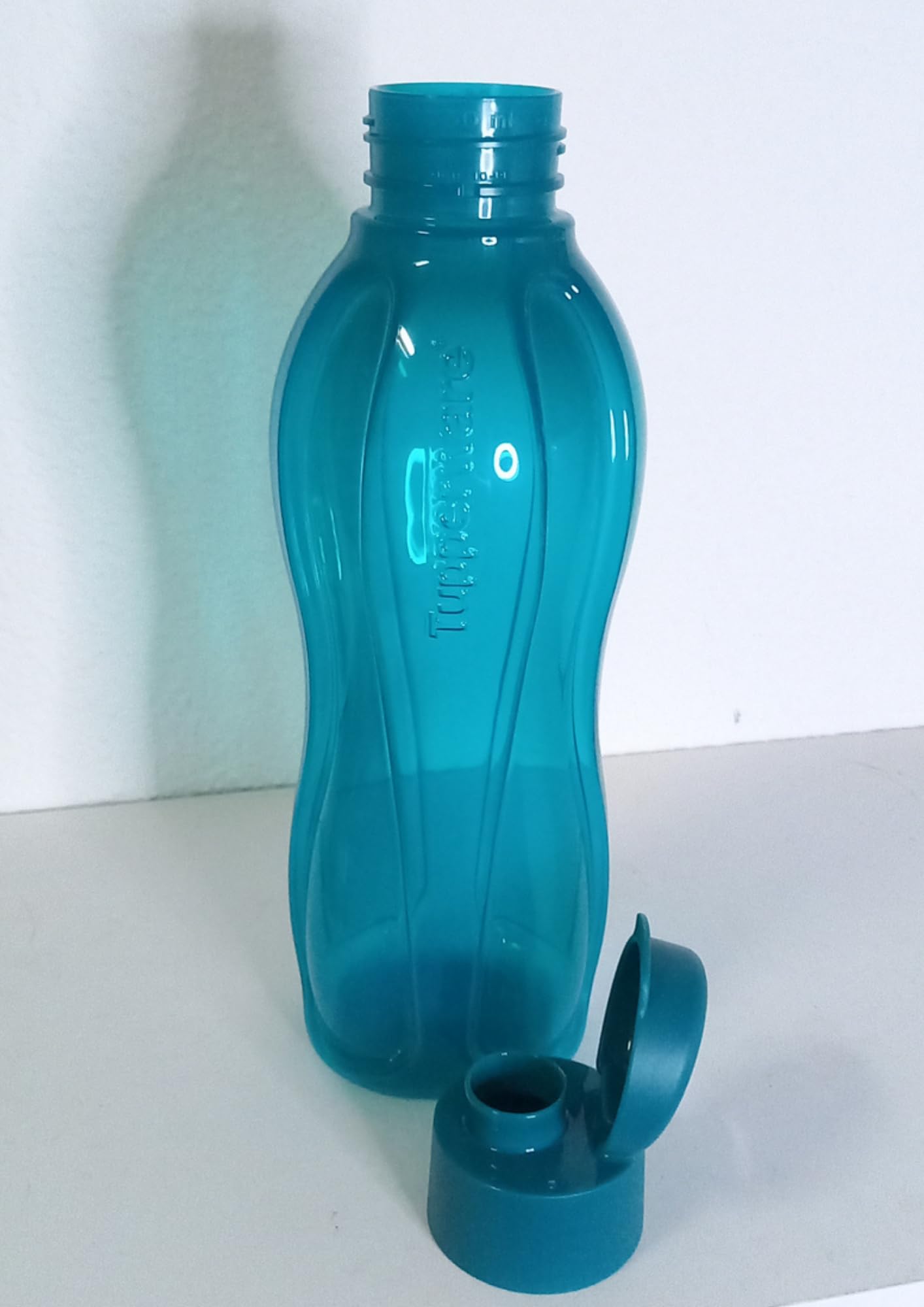 Tupperware Eco Bottle - Bottiglia sportiva in plastica senza BPA, forma ergonomica, coperchio con chiusura ermetica, riutilizzabile