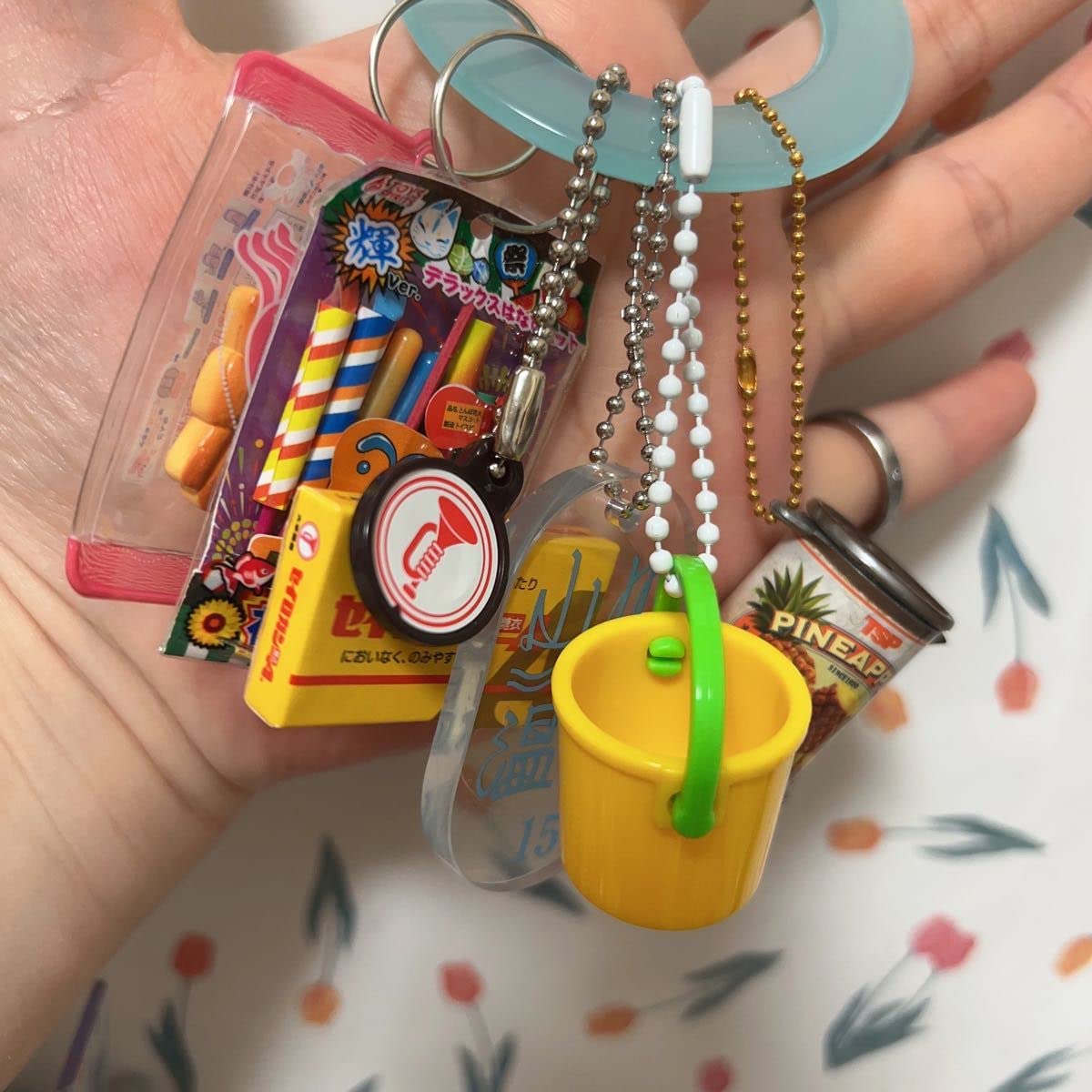 Amazon | ガチャガチャ 詰め込みカラビナキーホルダー 昭和レトロ