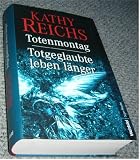 Totenmontag" und "Totgeglaubte leben länger (Zwei Romane in einem Band / Aus dem Amerikanischen von KlausBeer)