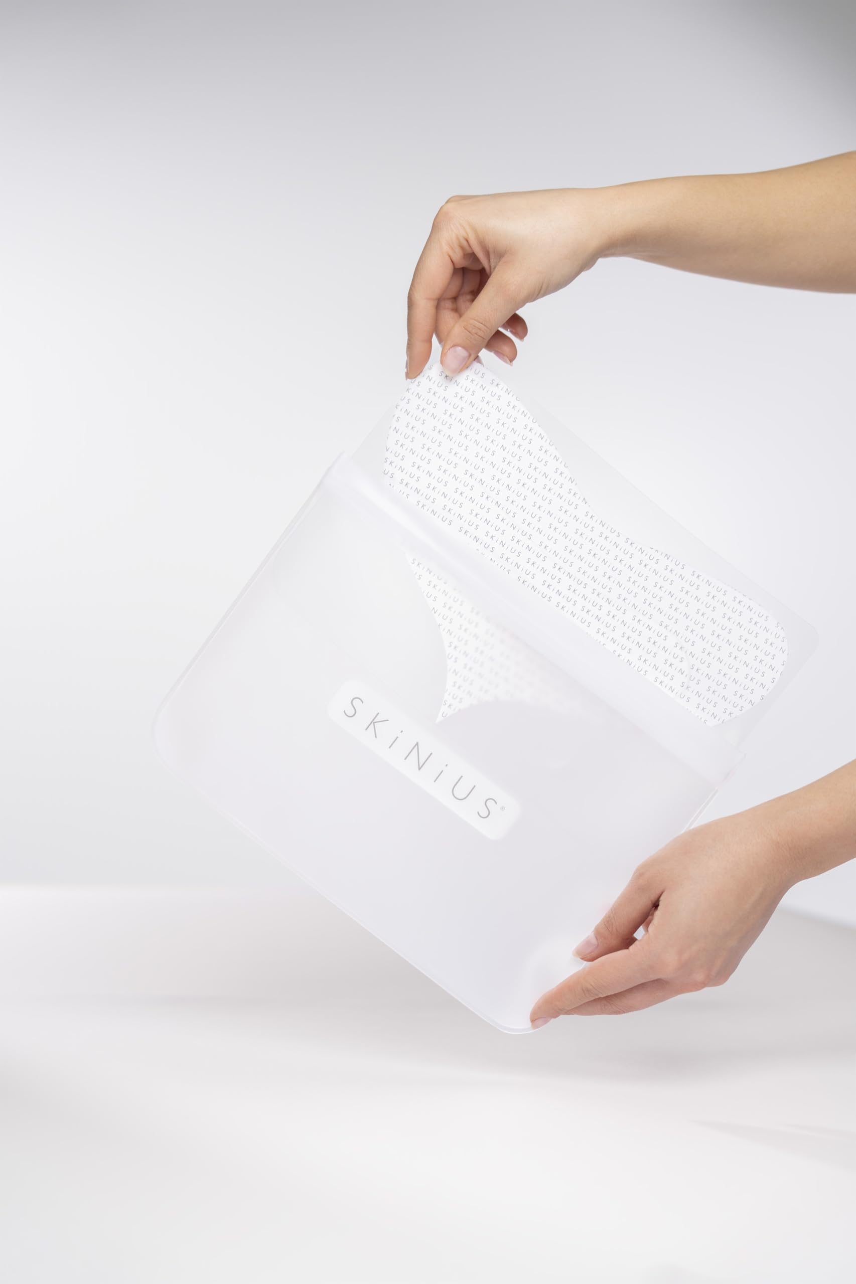 Skinius LIFTNES Patches Riutilizzabili per Collo e Décolleté con Pochette Waterproof - Patch in Silicone Morbidi ed Ergonomici - Wearable Beauty Anti-Spreco - Riutilizzabili