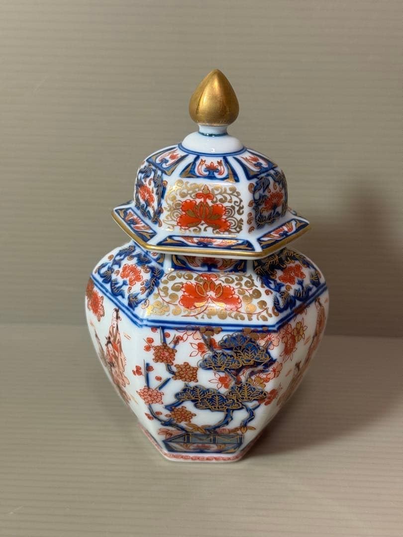 2934 有田焼 角福 沈香壺 六角飾壺 金彩染錦 間取花絵 X