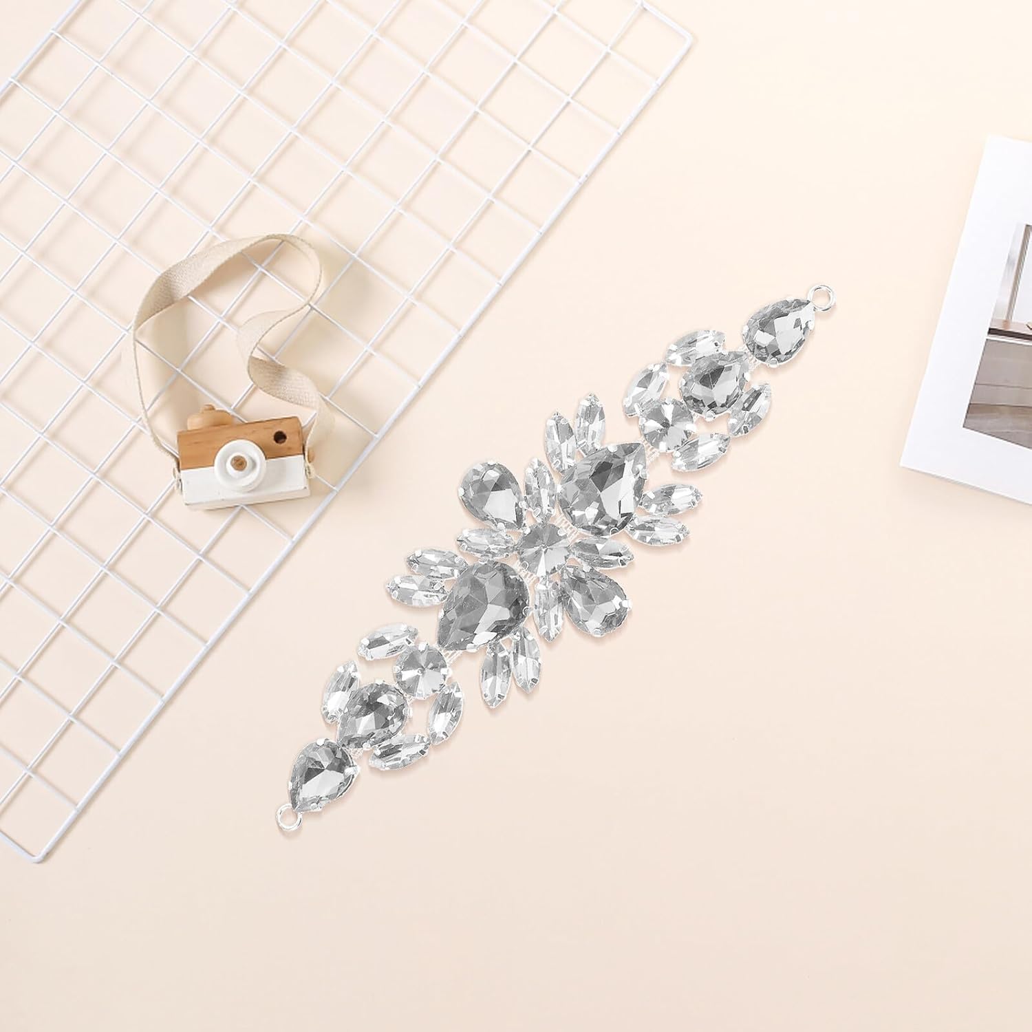 2pcs Wedding Rhinestone Applique Crystal Flower Shoe Decorations for Bridal Dress Sewing Embellishments White for Wedding Gown Accessories