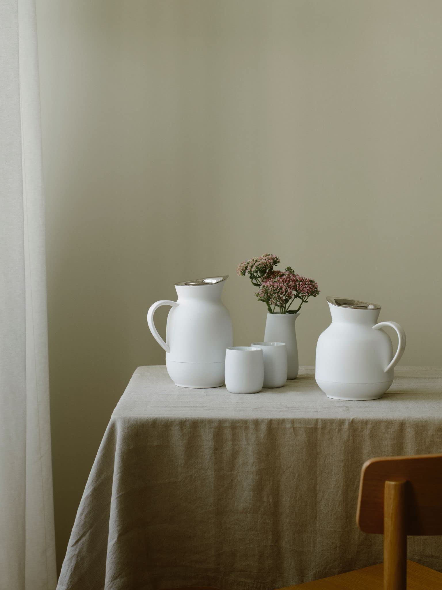 Stelton Carafe Isotherme Amphora – Théière, thermos et bouteille isotherme en plastique 1 L avec ampoule en verre – Accessoire pour maison, cuisine et salle à manger – Finition mate, Soft White