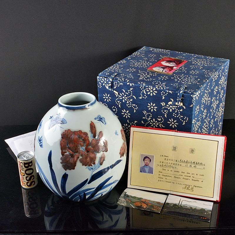 Amazon.co.jp: 中国 景徳鎮 工芸美術師 許錫媽作 青花釉裏紅花蝶文瓶 
